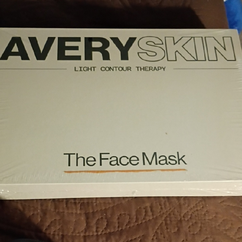AverySkin Light Contour Therapy Face Mask - Cream